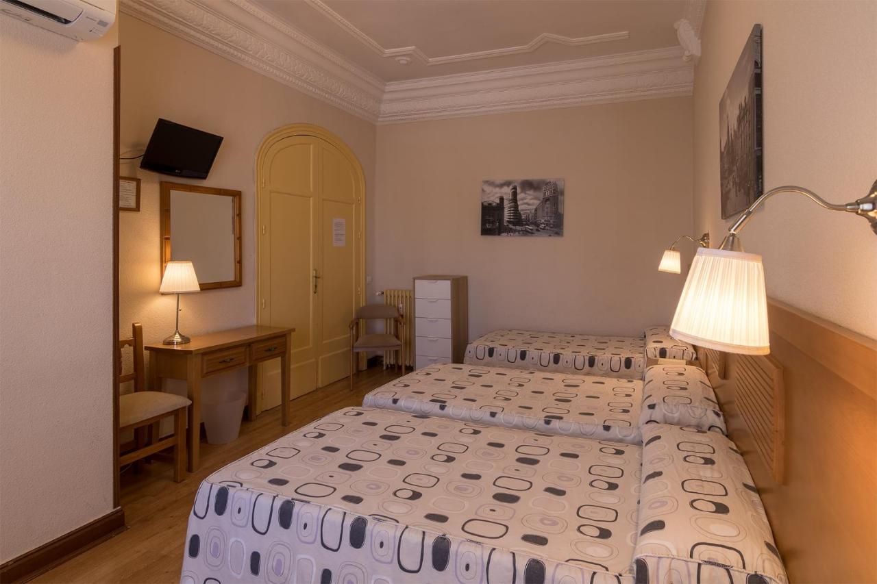 Hostal Santillan Мадрид Екстер'єр фото