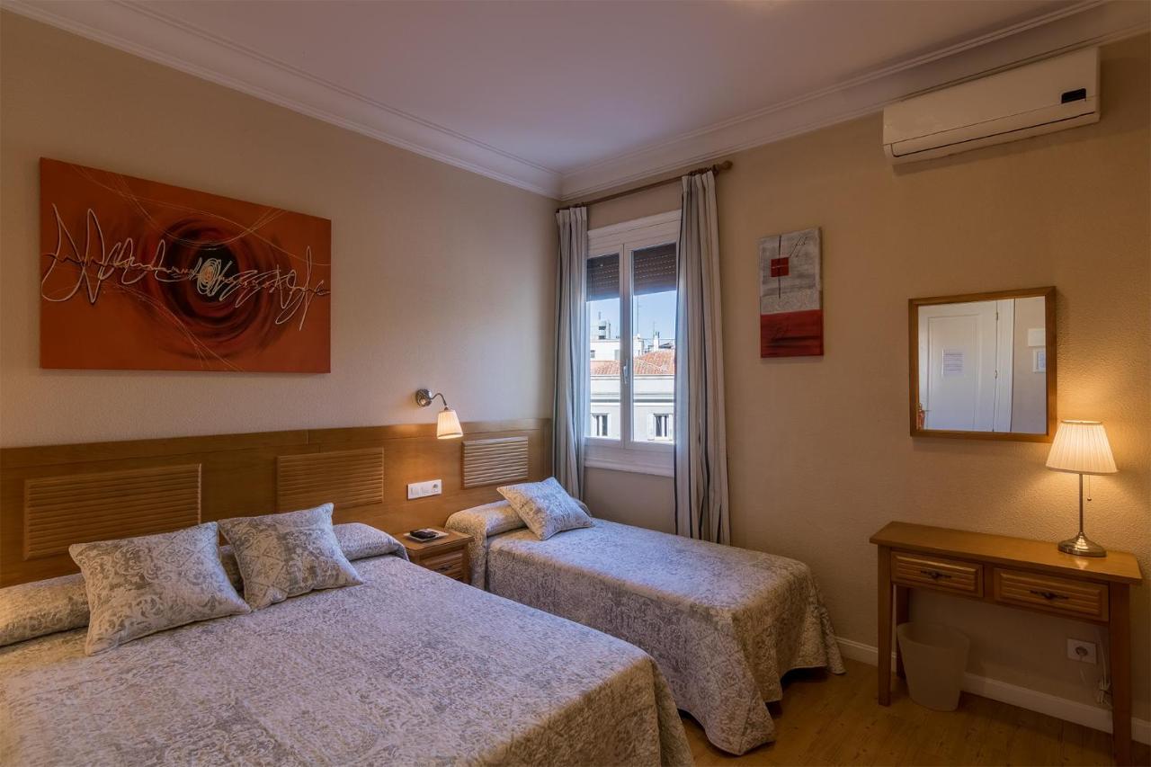 Hostal Santillan Мадрид Екстер'єр фото