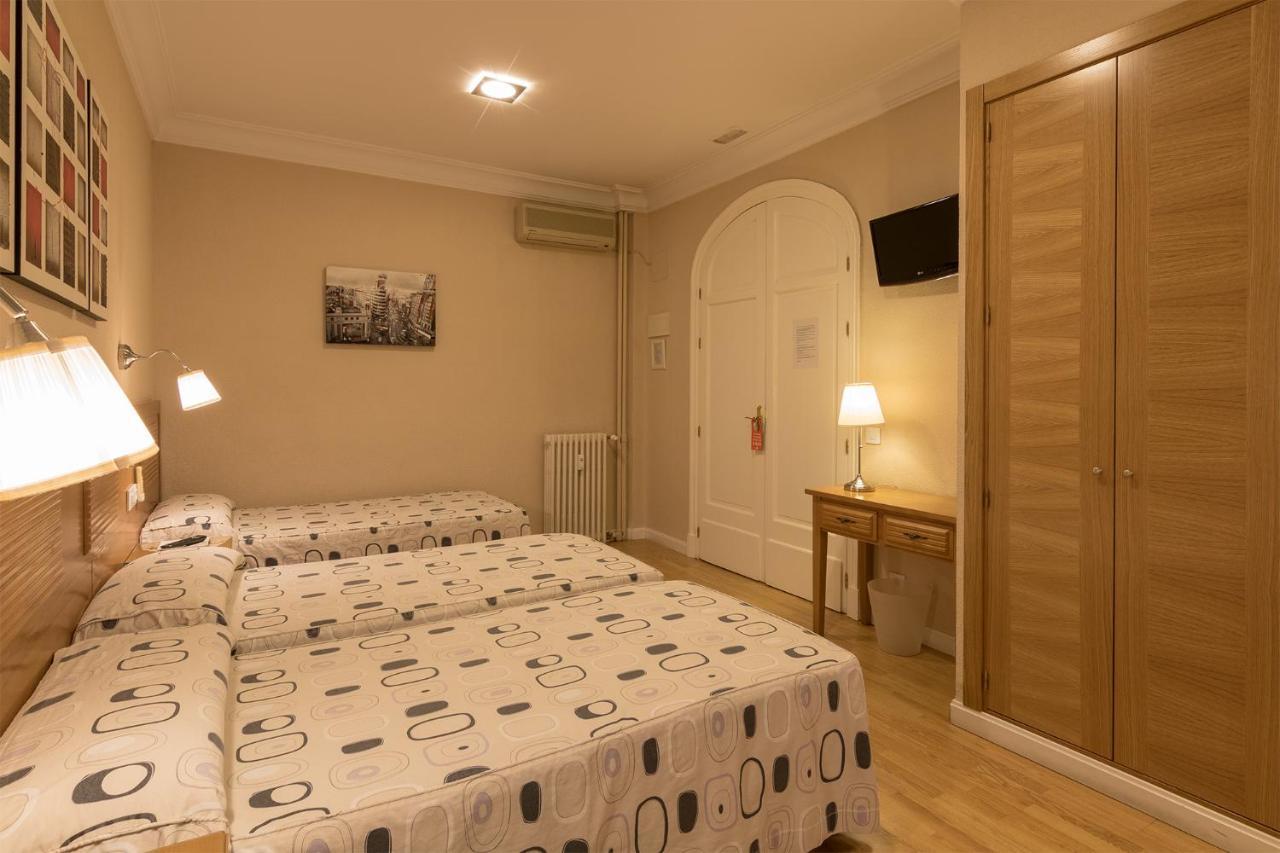 Hostal Santillan Мадрид Екстер'єр фото