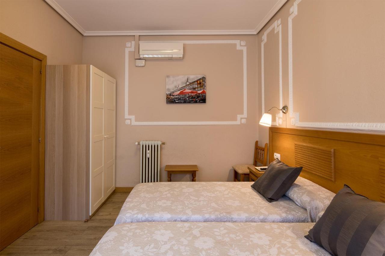 Hostal Santillan Мадрид Екстер'єр фото