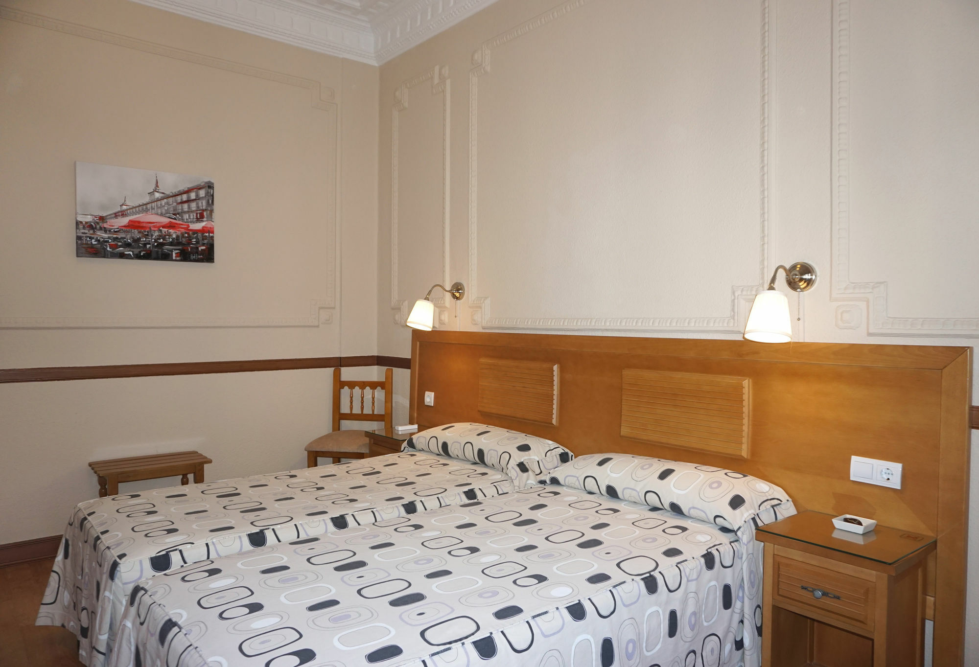 Hostal Santillan Мадрид Екстер'єр фото