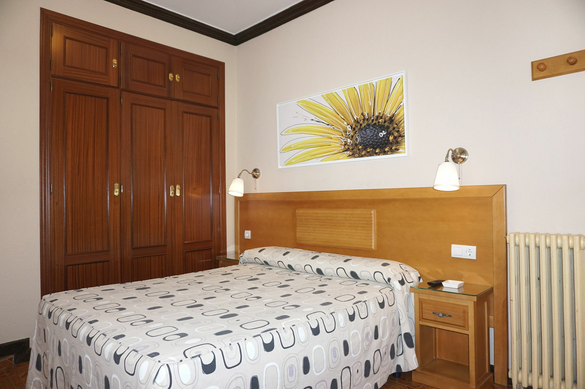 Hostal Santillan Мадрид Екстер'єр фото