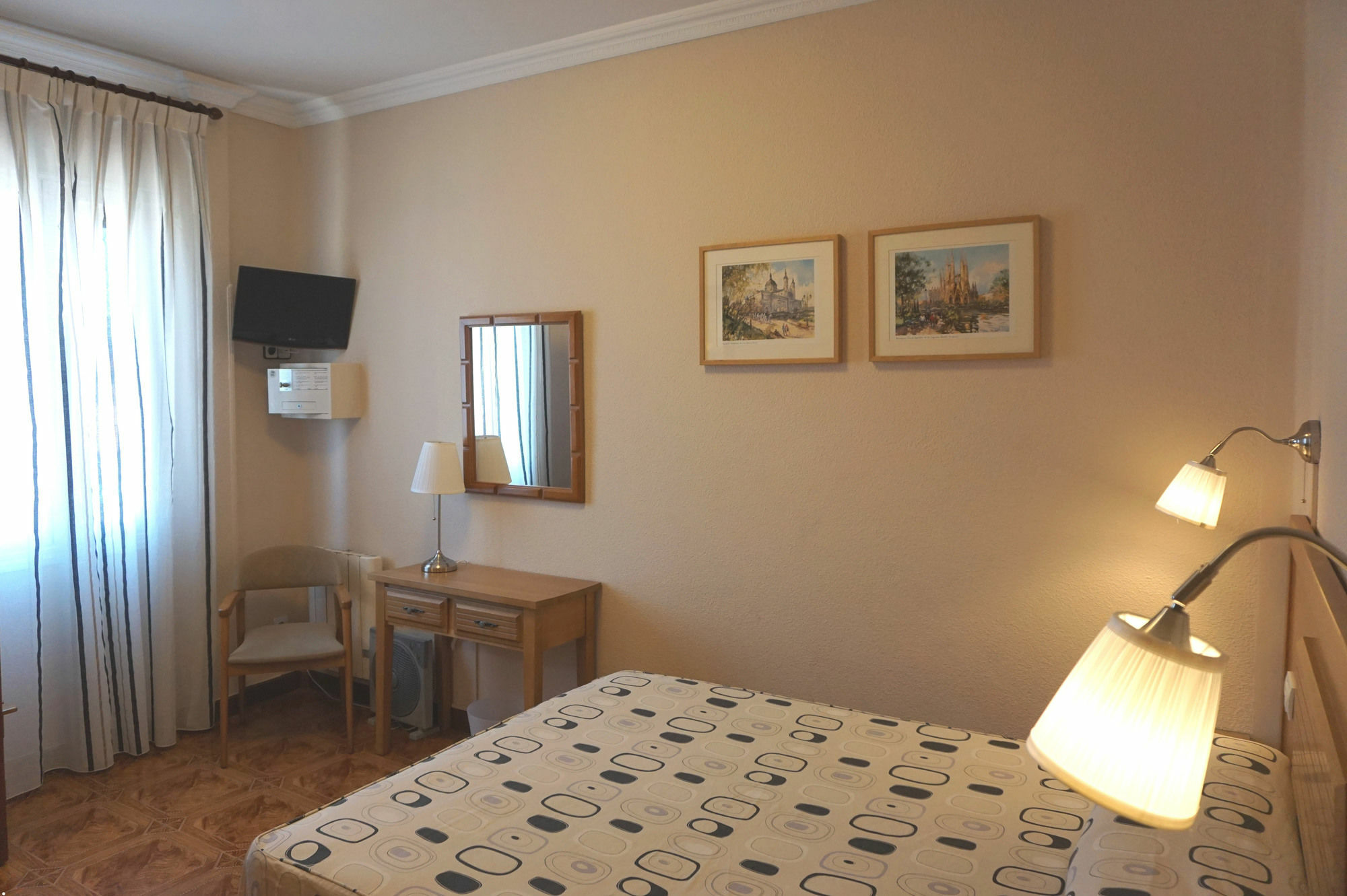 Hostal Santillan Мадрид Екстер'єр фото