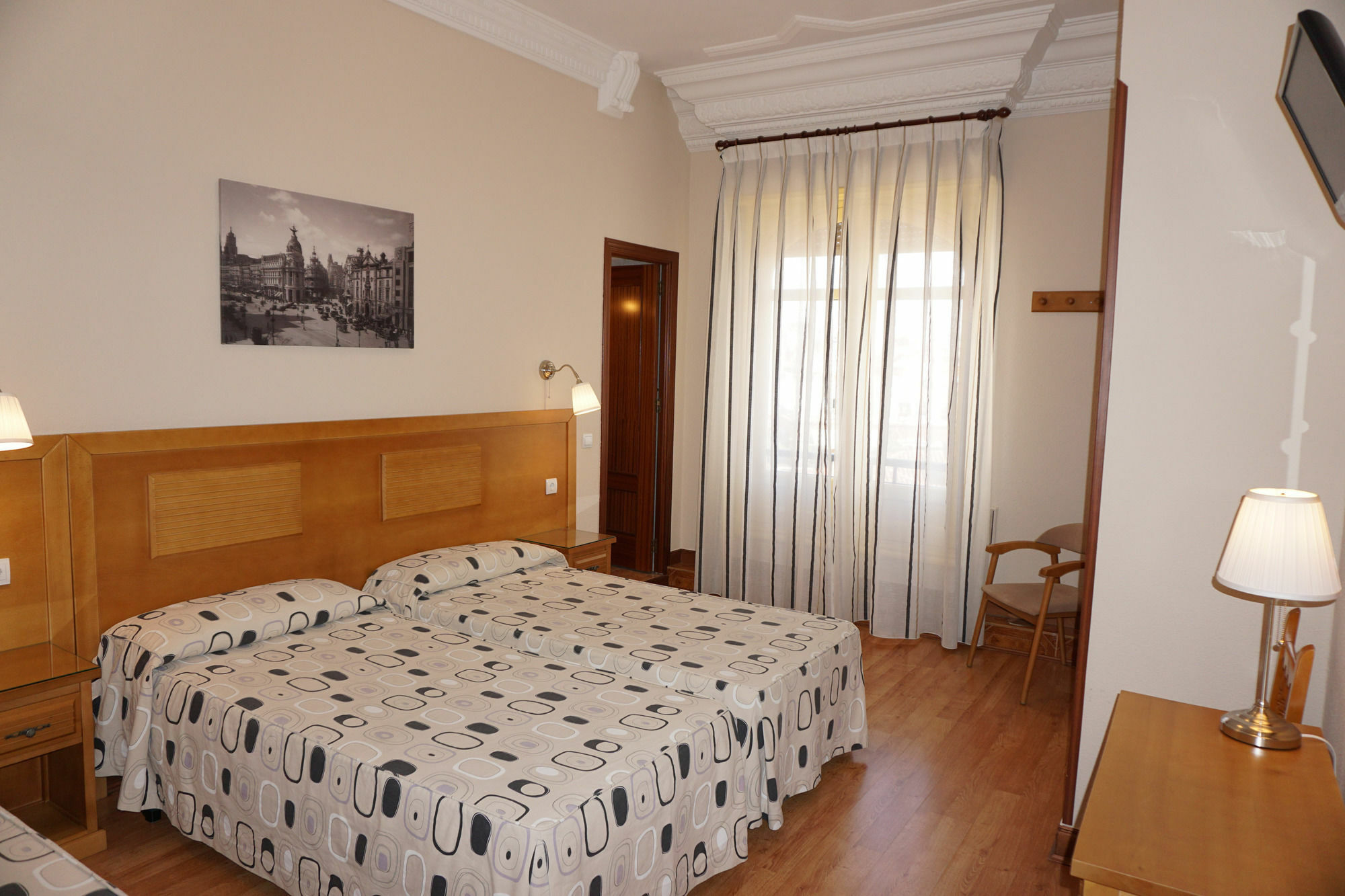 Hostal Santillan Мадрид Екстер'єр фото