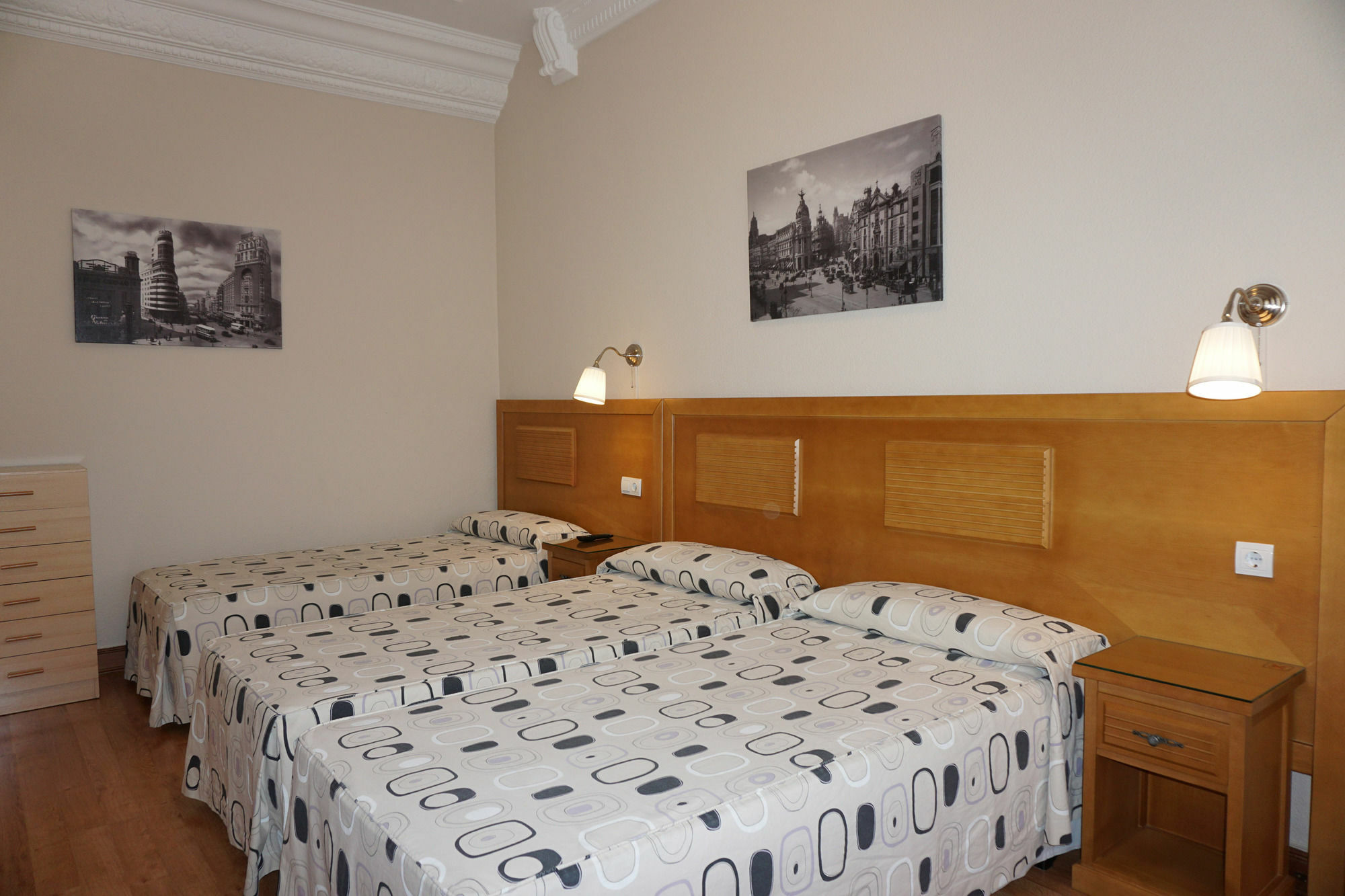 Hostal Santillan Мадрид Екстер'єр фото