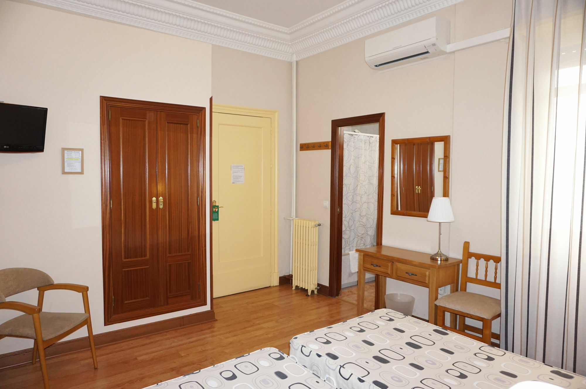 Hostal Santillan Мадрид Екстер'єр фото