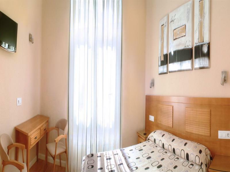 Hostal Santillan Мадрид Екстер'єр фото